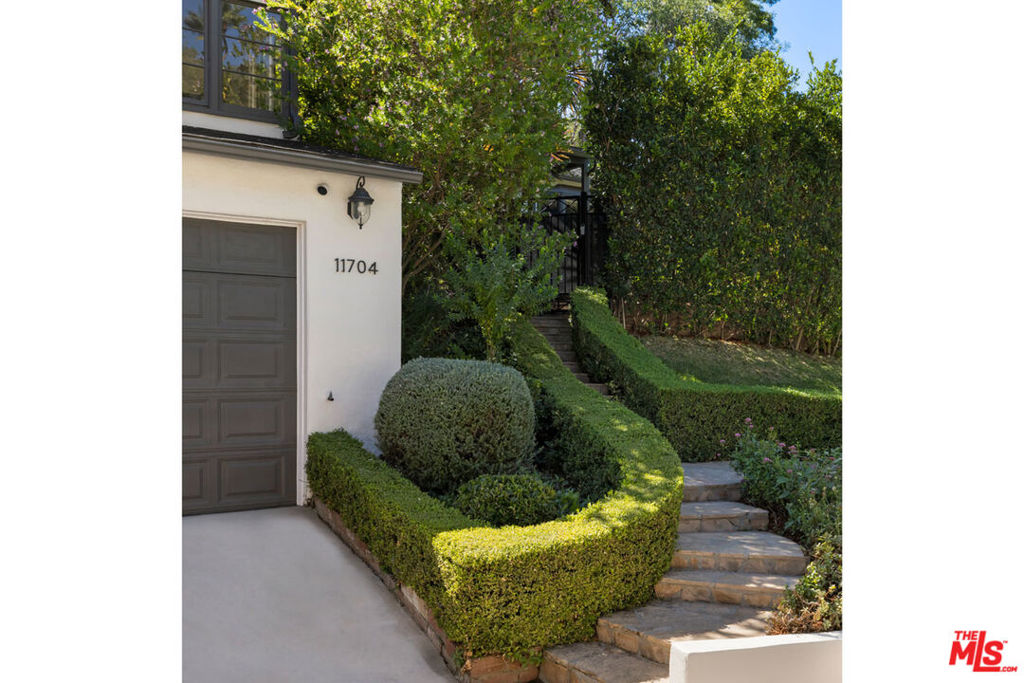 11704 Sunshine Terrace Property Photo 2