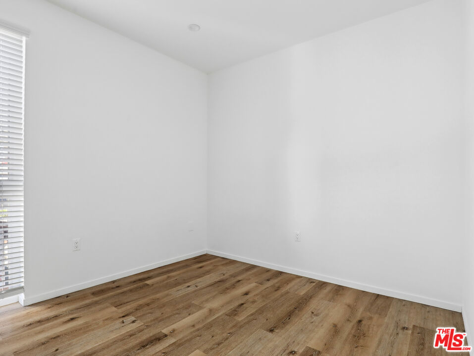 660 N Mariposa Avenue Property Photo 7