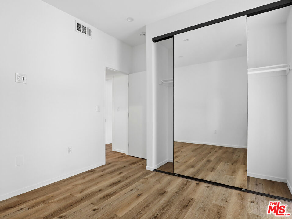 660 N Mariposa Avenue Property Photo 9