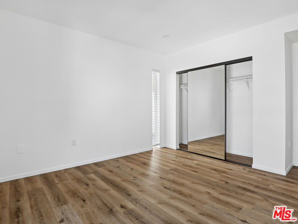 660 N Mariposa Avenue Property Photo 12