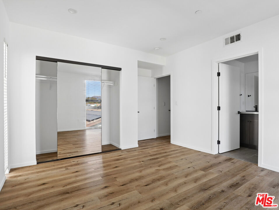 660 N Mariposa Avenue Property Photo 13