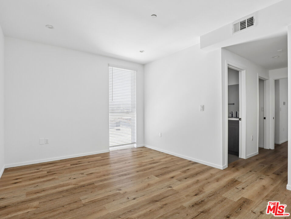 660 N Mariposa Avenue Property Photo 17