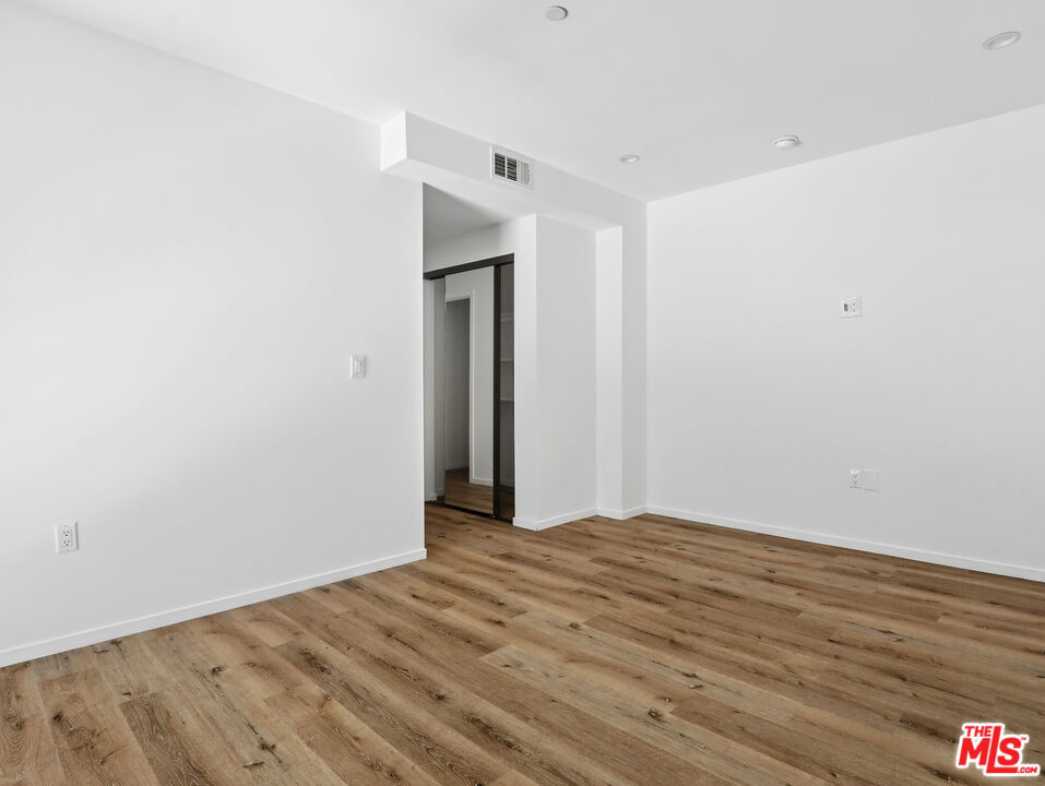 660 N Mariposa Avenue Property Photo 18