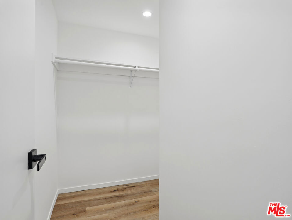 660 N Mariposa Avenue Property Photo 19