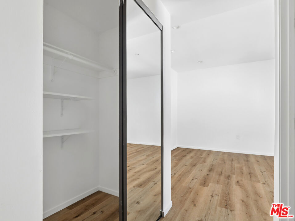 660 N Mariposa Avenue Property Photo 20