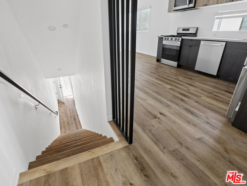 660 N Mariposa Avenue Property Photo 25