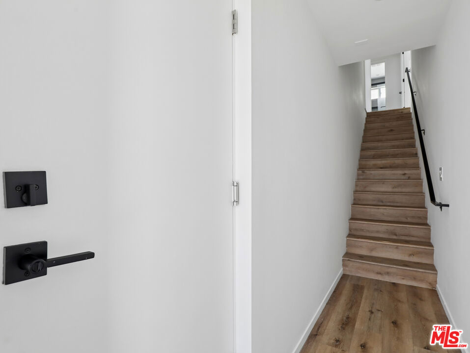 660 N Mariposa Avenue Property Photo 26