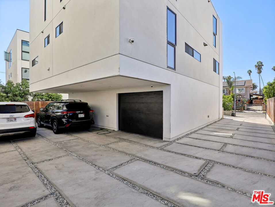 660 N Mariposa Avenue Property Photo 27