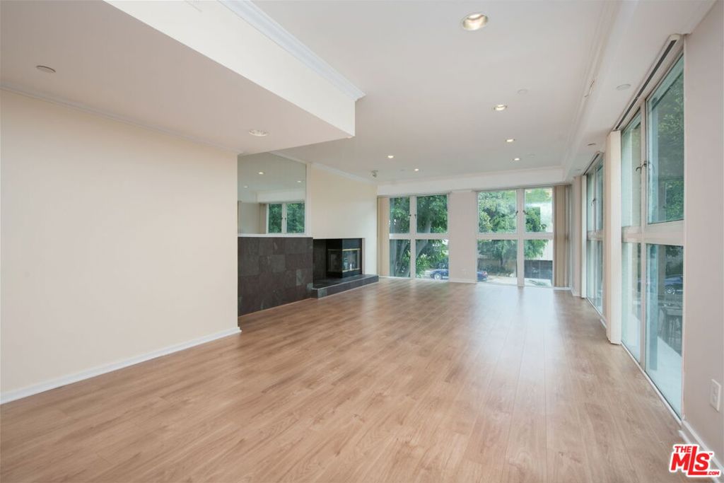 1927 Glendon Avenue 101 Property Photo 2