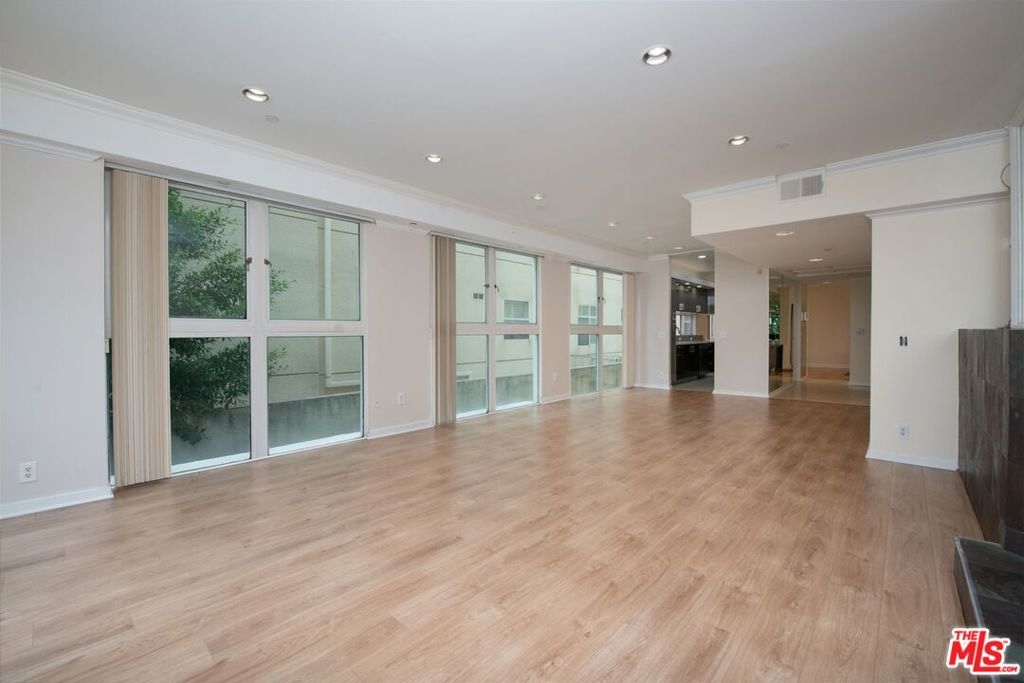 1927 Glendon Avenue 101 Property Photo 3