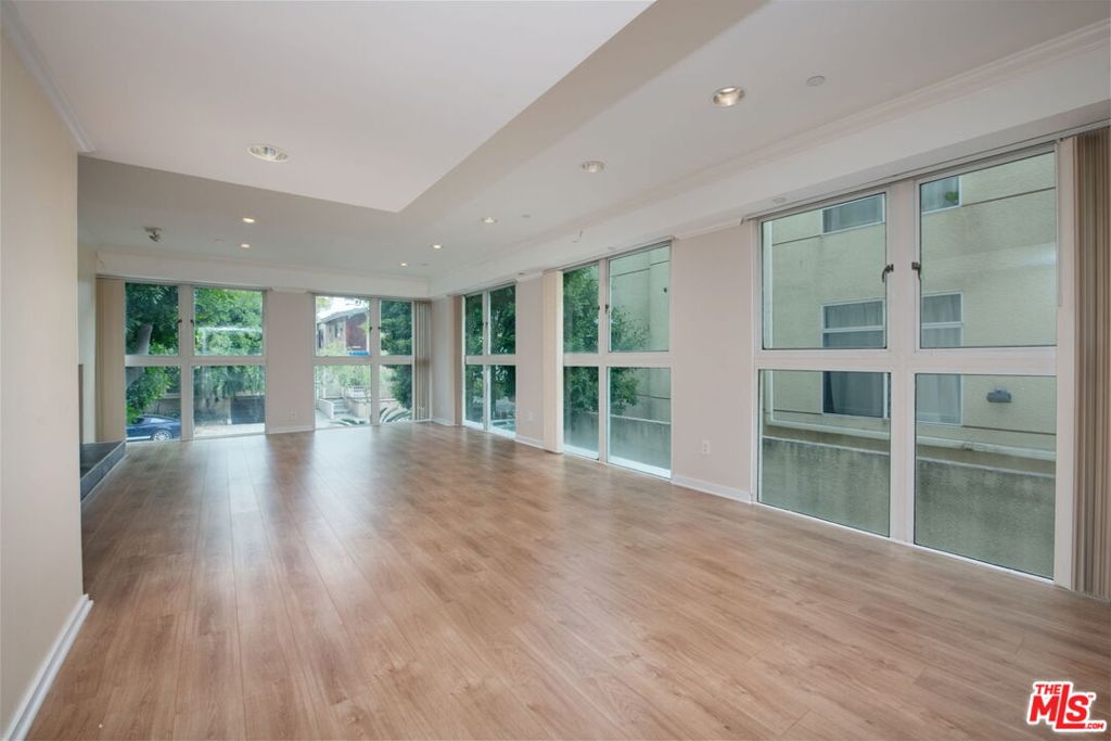 1927 Glendon Avenue 101 Property Photo 4