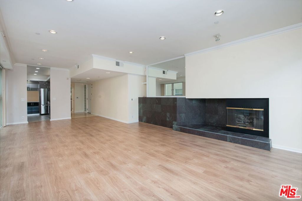 1927 Glendon Avenue 101 Property Photo 6
