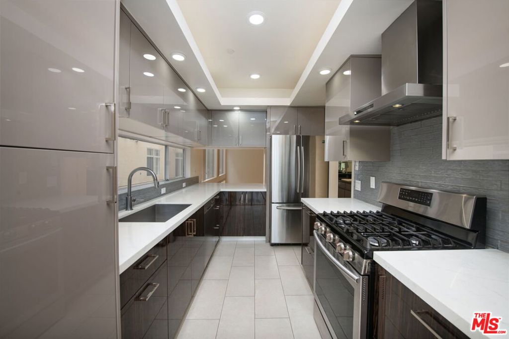 1927 Glendon Avenue 101 Property Photo 7