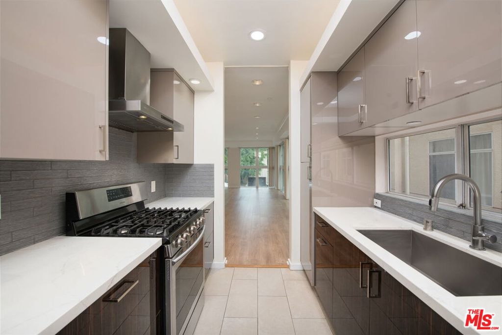 1927 Glendon Avenue 101 Property Photo 8
