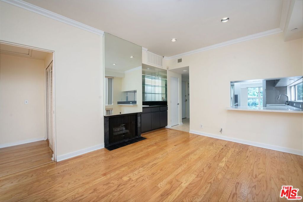 1927 Glendon Avenue 101 Property Photo 11
