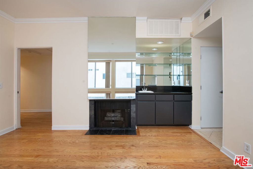 1927 Glendon Avenue 101 Property Photo 12