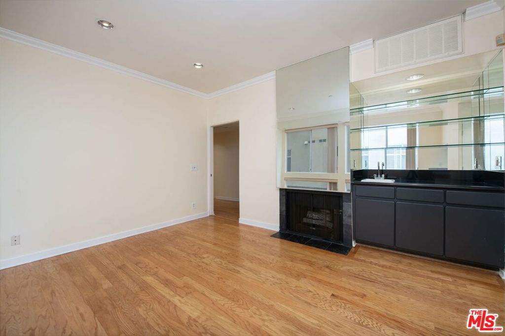 1927 Glendon Avenue 101 Property Photo 13