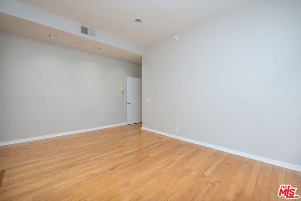1927 Glendon Avenue 101 Property Photo 17