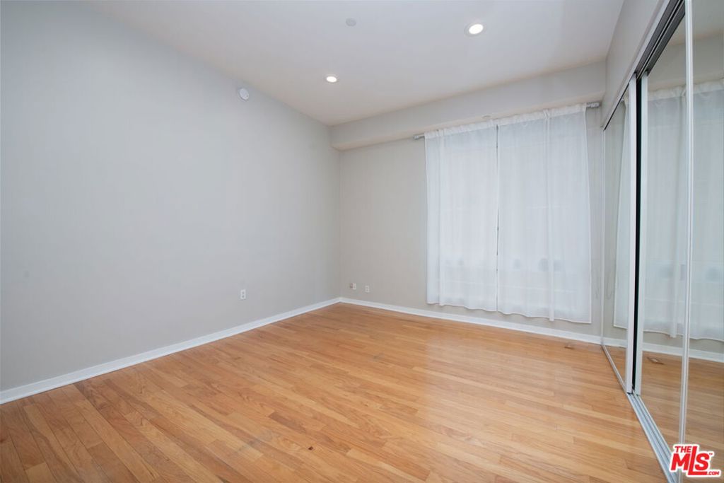 1927 Glendon Avenue 101 Property Photo 21