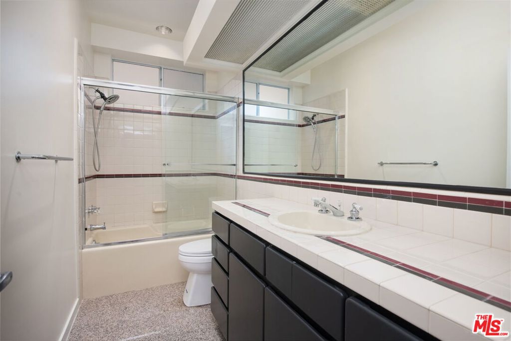 1927 Glendon Avenue 101 Property Photo 22