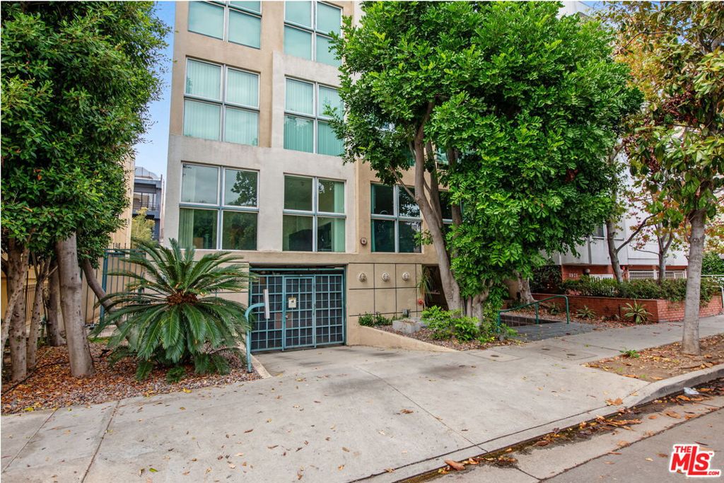 1927 Glendon Avenue 101 Property Photo 27