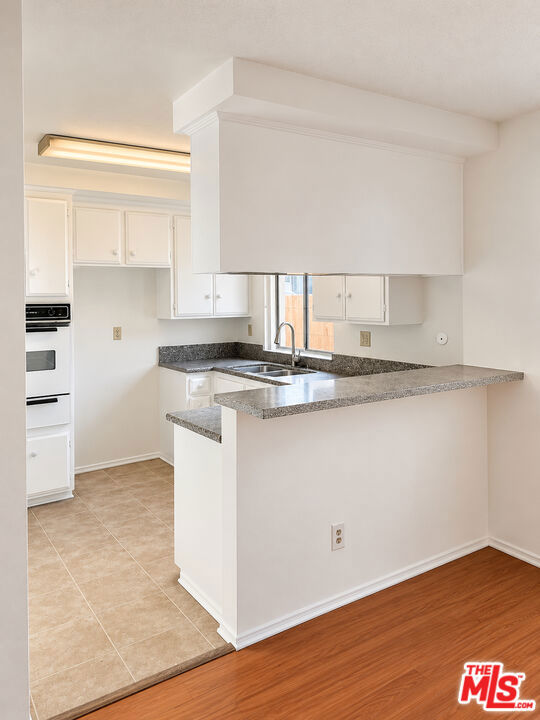 18444 Collins Street 9 Property Photo 5