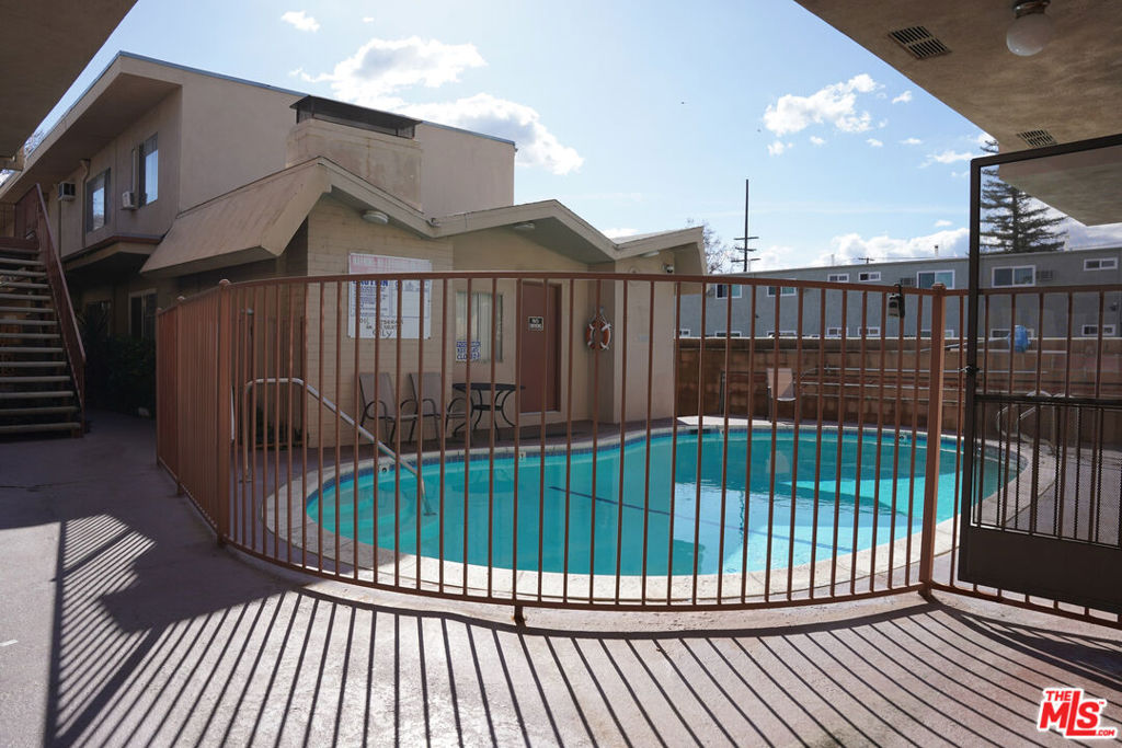 18444 Collins Street 9 Property Photo 12