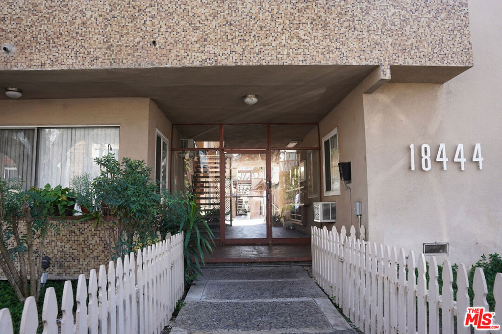 18444 Collins Street 9 Property Photo 13