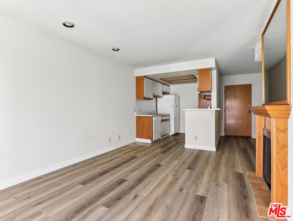 1519 N Martel Avenue 306 Property Photo 4