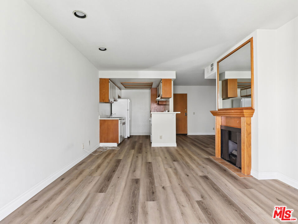 1519 N Martel Avenue 306 Property Photo 5