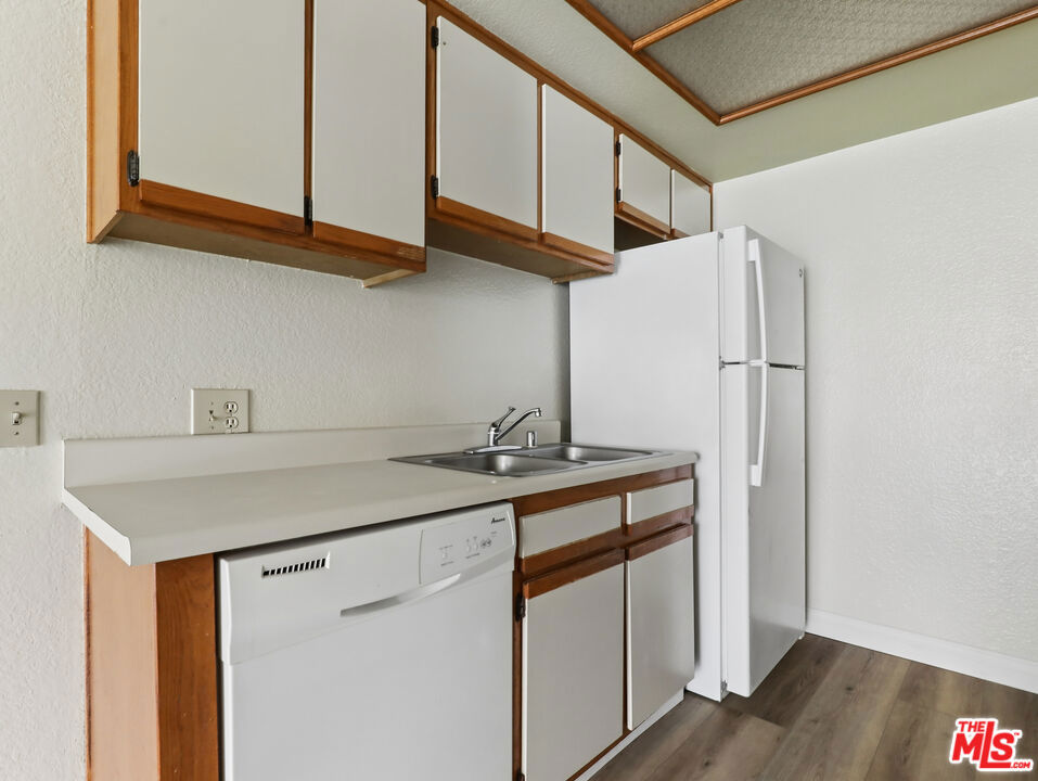 1519 N Martel Avenue 306 Property Photo 12