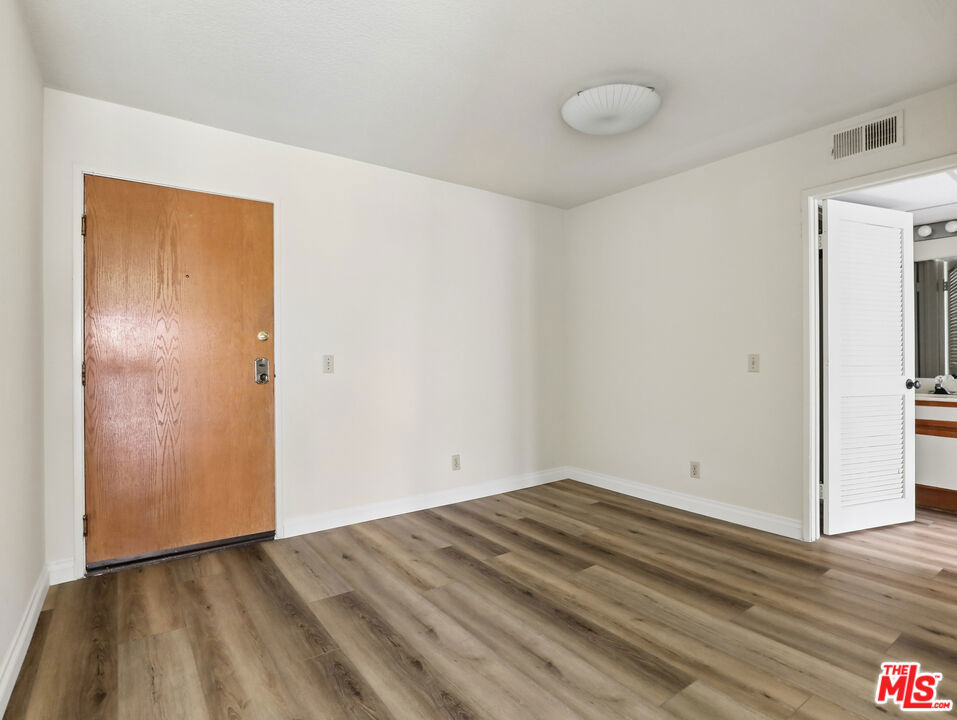 1519 N Martel Avenue 306 Property Photo 14