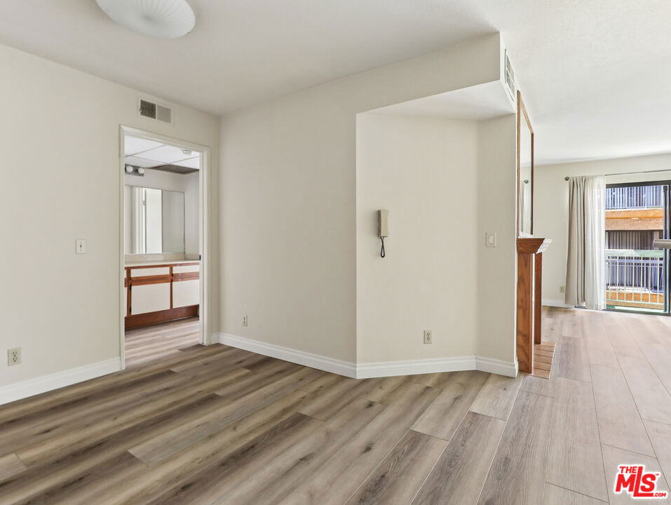 1519 N Martel Avenue 306 Property Photo 15