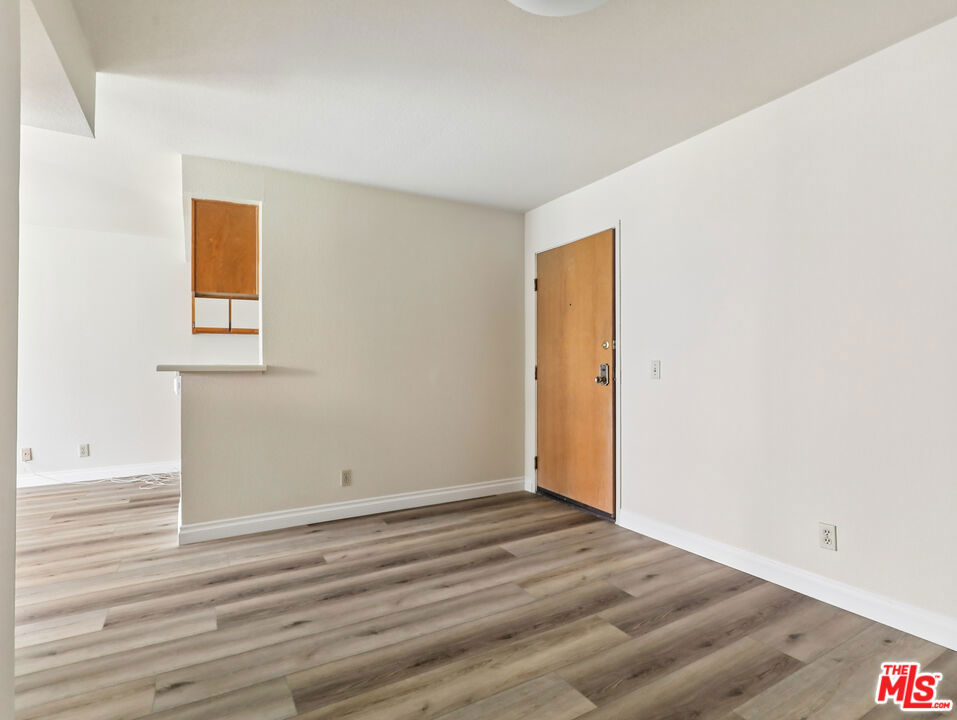 1519 N Martel Avenue 306 Property Photo 17