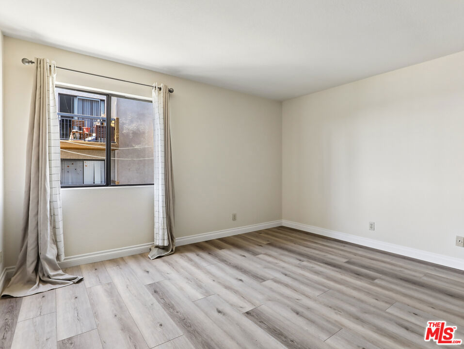 1519 N Martel Avenue 306 Property Photo 18