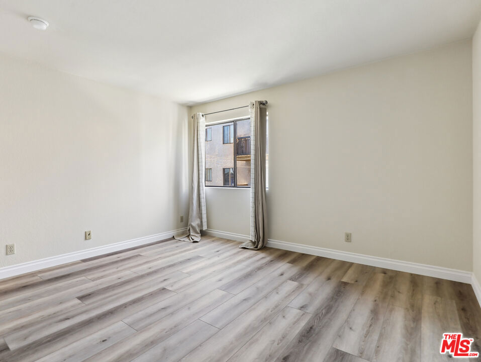 1519 N Martel Avenue 306 Property Photo 19