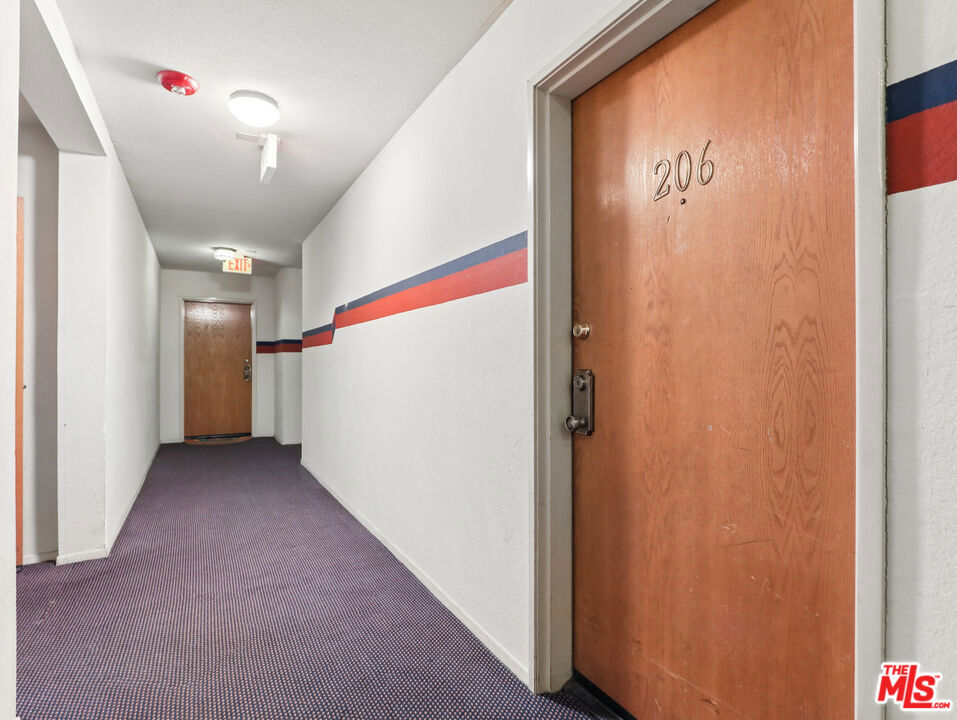 1519 N Martel Avenue 306 Property Photo 25