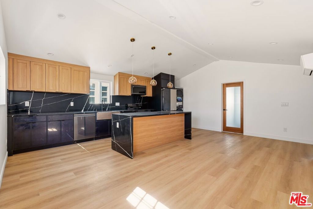1134 1/2 S Wooster Street Property Photo 1
