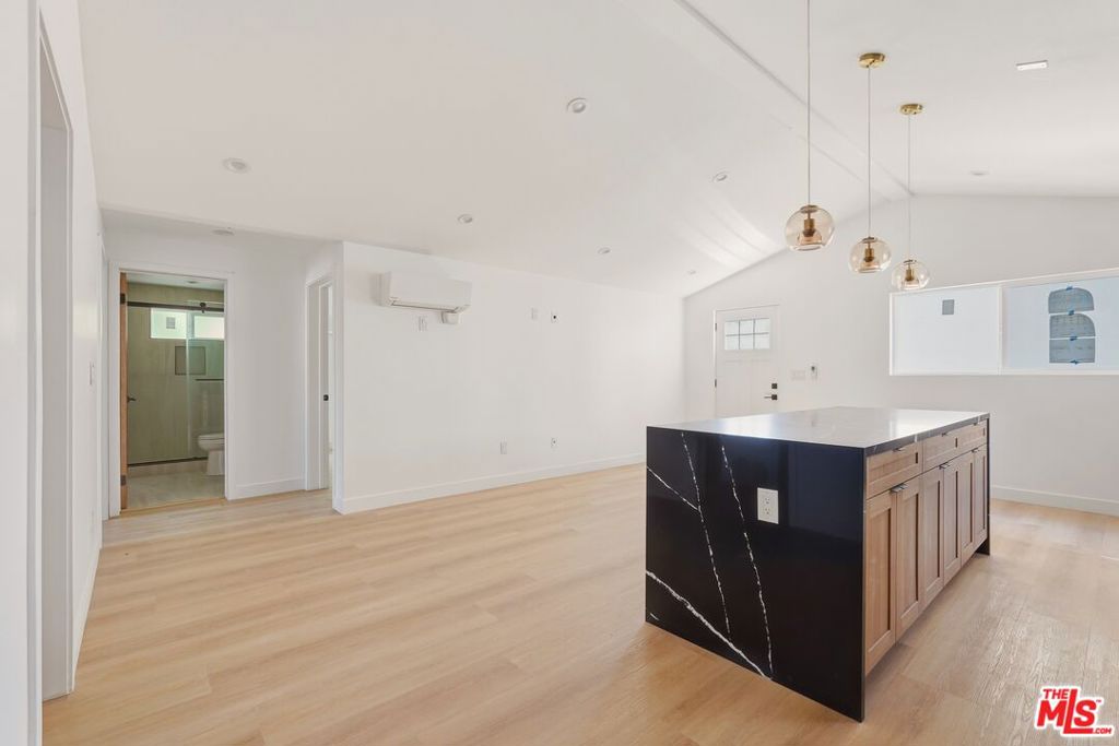 1134 1/2 S Wooster Street Property Photo 6