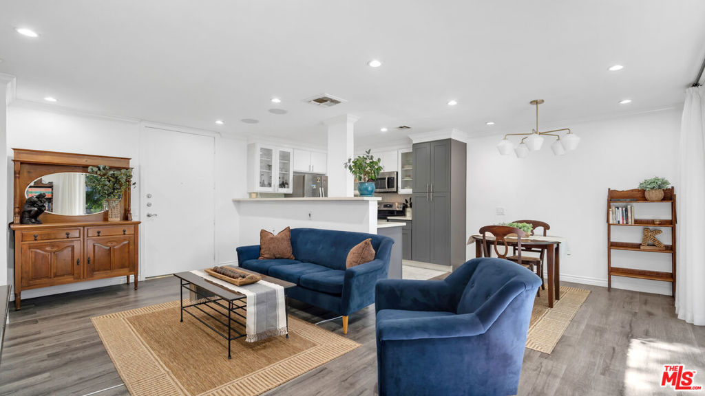 100 S Doheny Drive 221 Property Photo 1