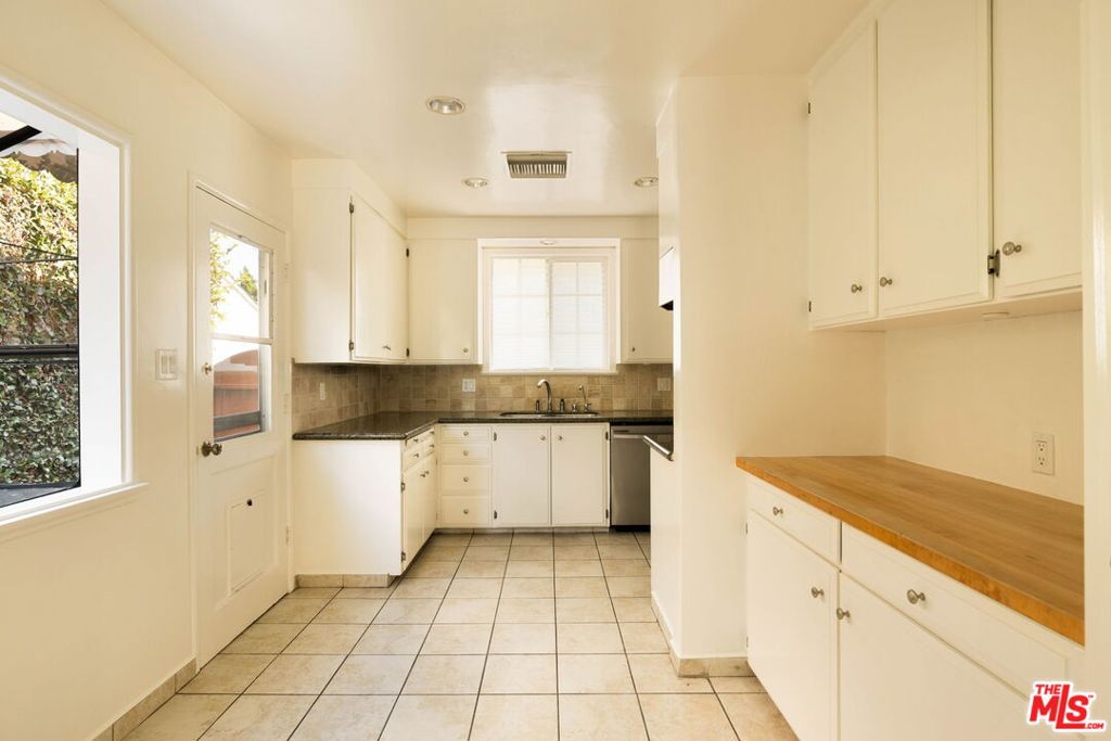 5863 Alcove Avenue Property Photo 7