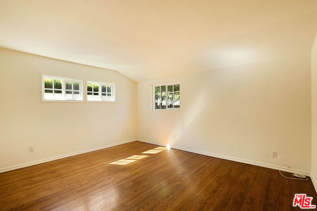 5863 Alcove Avenue Property Photo 10