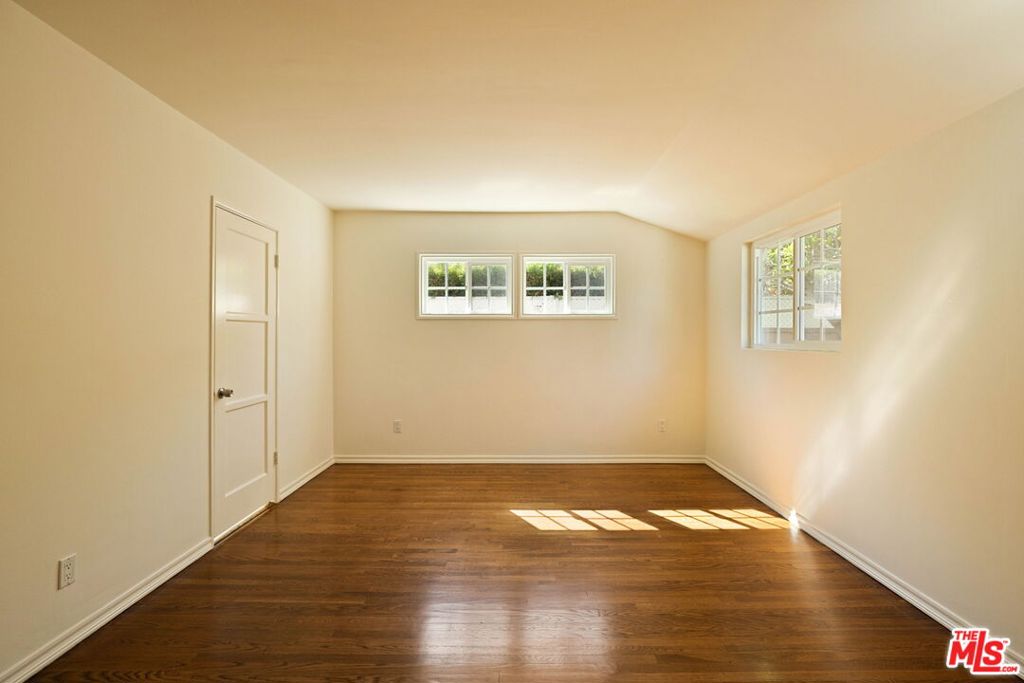5863 Alcove Avenue Property Photo 11