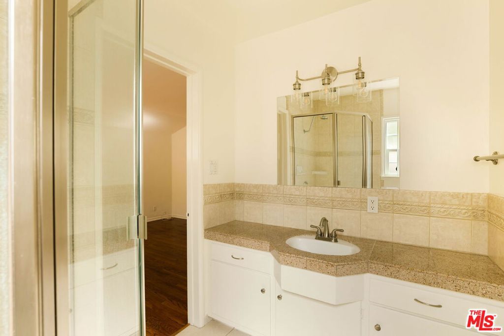 5863 Alcove Avenue Property Photo 12