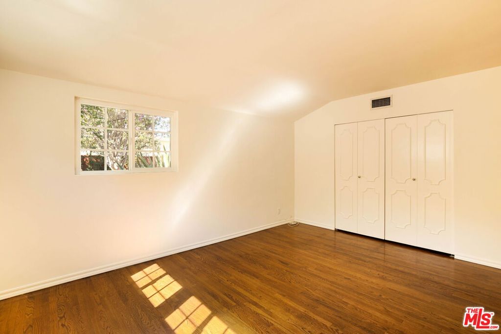 5863 Alcove Avenue Property Photo 18