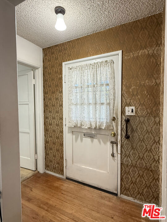 3810 S Dunsmuir Avenue Property Photo 2