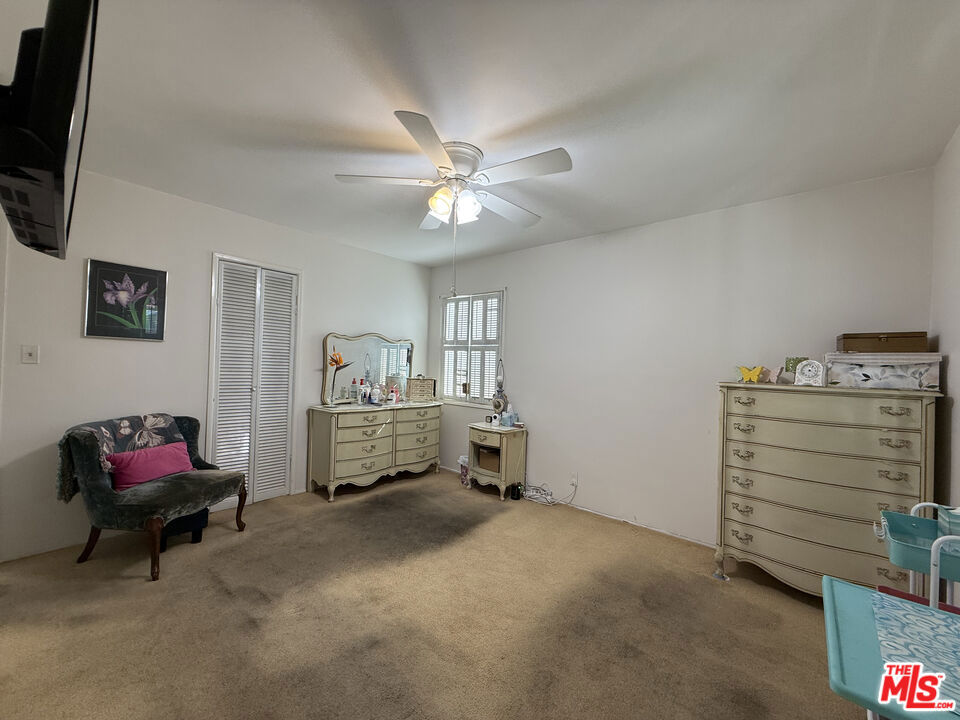 3810 S Dunsmuir Avenue Property Photo 9