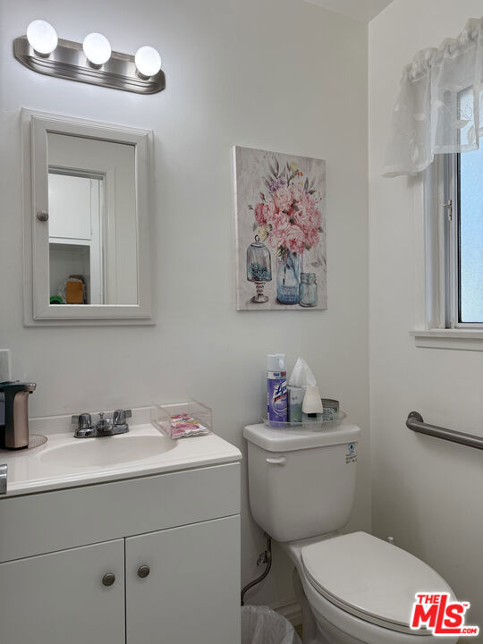 3810 S Dunsmuir Avenue Property Photo 18