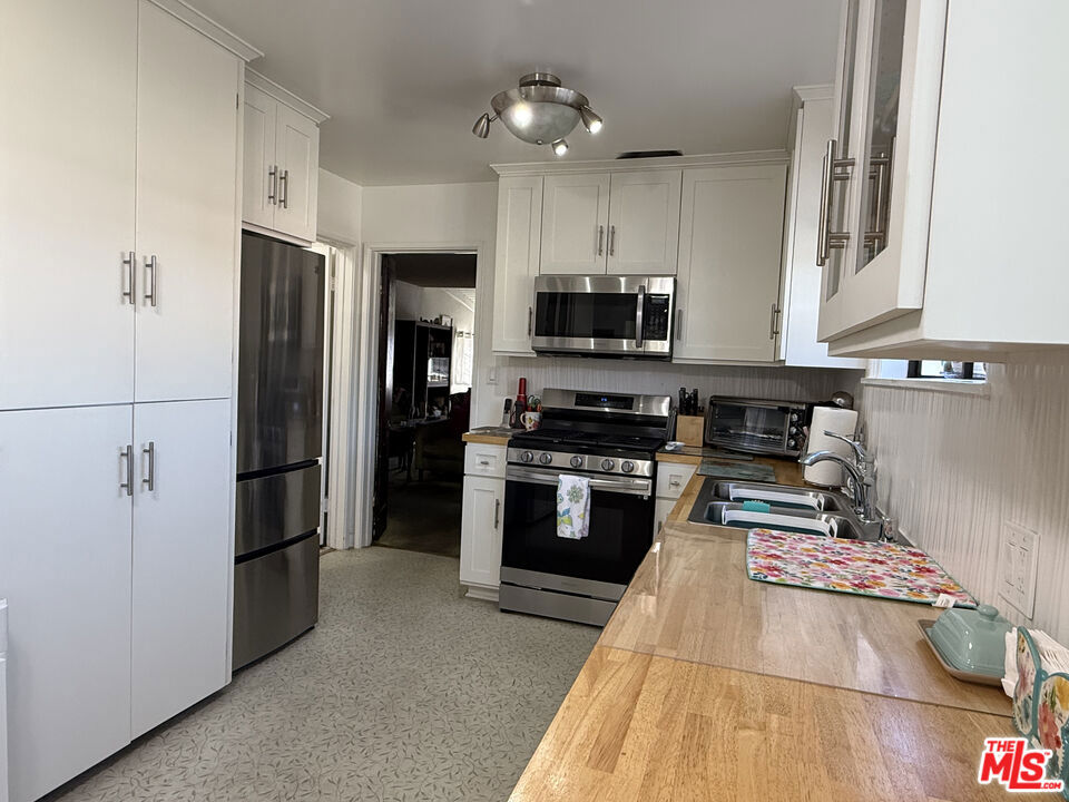 3810 S Dunsmuir Avenue Property Photo 21