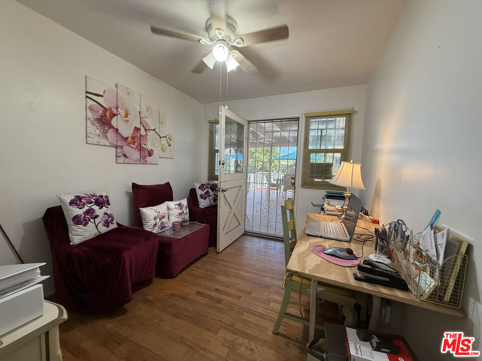 3810 S Dunsmuir Avenue Property Photo 24
